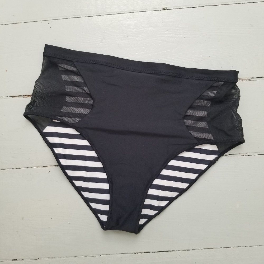 Lululemon Reversible bikini bottoms size 8